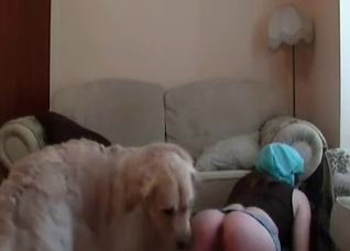 Wraps her legs around this hot beast