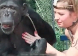 Blonde wants to seduce a gorilla