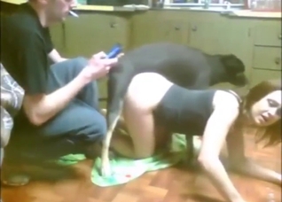 Zoo XXX kitchen fuck with a super-cute teen